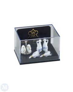 Salt and Pepper Set and Napkins (RP18465)