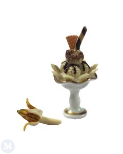 Ice Cream Sundae with Bananas (RP17895)